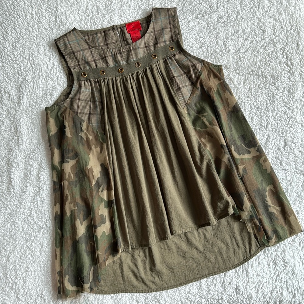 V Cristina camouflage  sleeveless shirt Medium